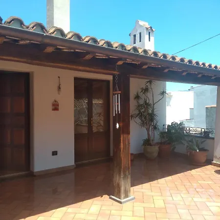 Casa Dei Fiori Di Mary Nyaraló Galtellì